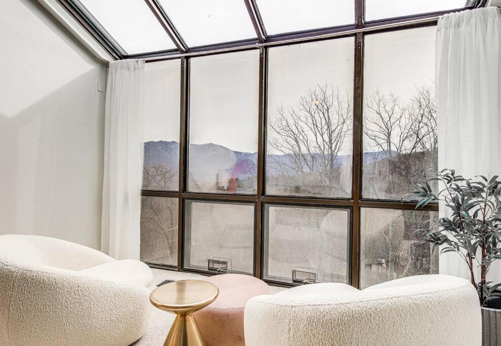 Lux Retro Getaway W/ Ober & Smoky Mtn Views! Villa Гетлинбург Екстериор снимка