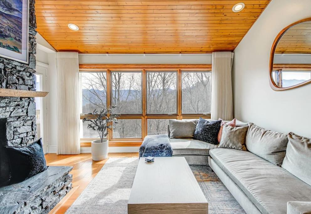 Lux Retro Getaway W/ Ober & Smoky Mtn Views! Villa Гетлинбург Екстериор снимка