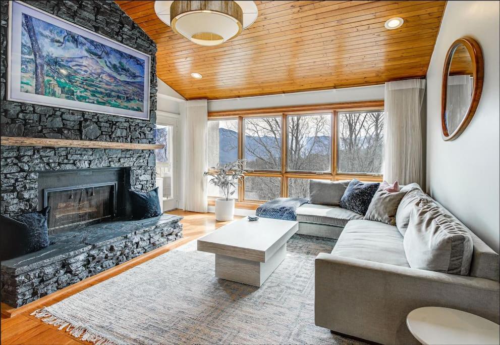 Lux Retro Getaway W/ Ober & Smoky Mtn Views! Villa Гетлинбург Екстериор снимка
